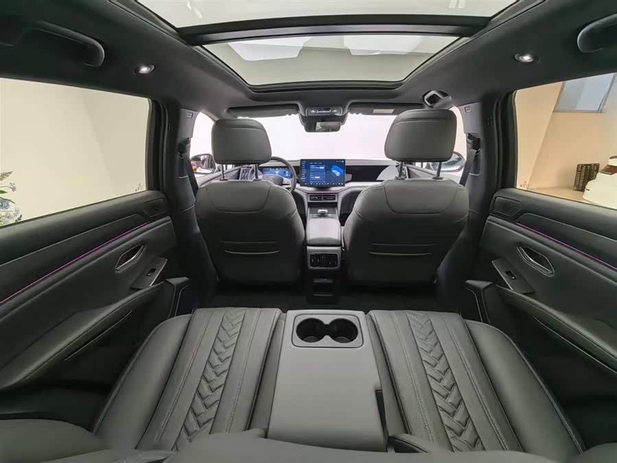 BYD SongL DM-i 2025 #22 BYD SongL DM-i 2025 car image #22