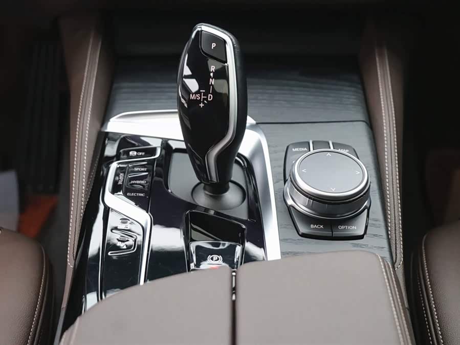 BMW 5 Series New Energy 2021 car image #22