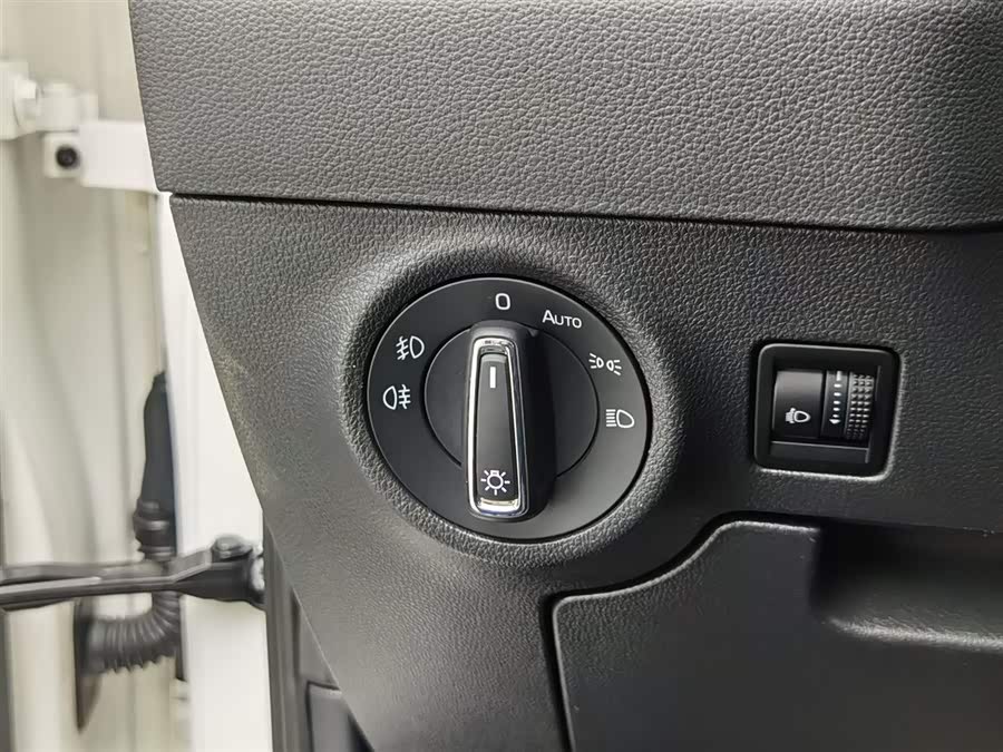 Skoda Karoq 2018 изображение автомобиля #22