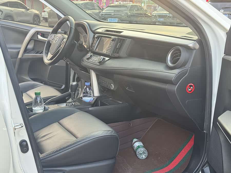 Toyota RAV4 2017 car image #22