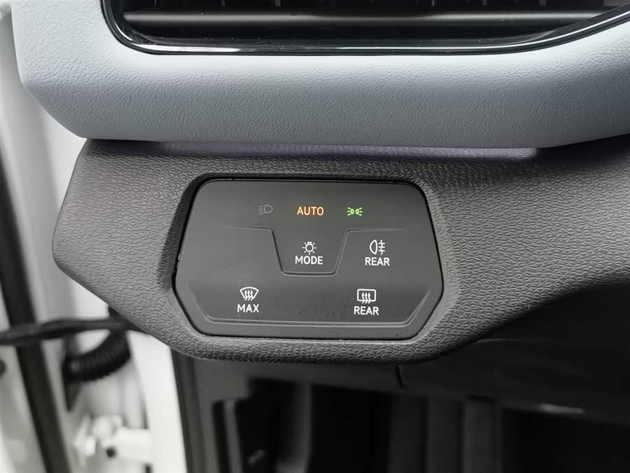 Volkswagen ID.4 X 2025 #22 Volkswagen ID.4 X 2025 car image #22