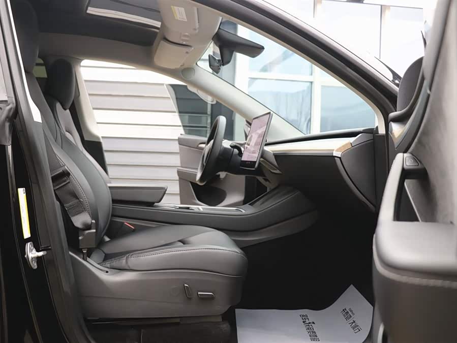 Tesla Model Y 2021 car image #22