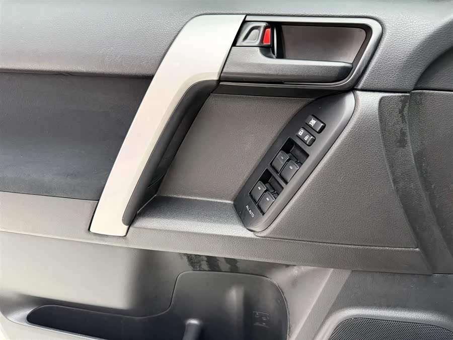 Toyota Land Cruiser Prado 2017 car image #22