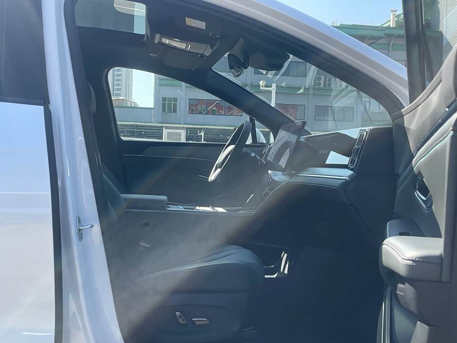 BYD SongL DM-i 2025 #22 BYD SongL DM-i 2025 car image #22