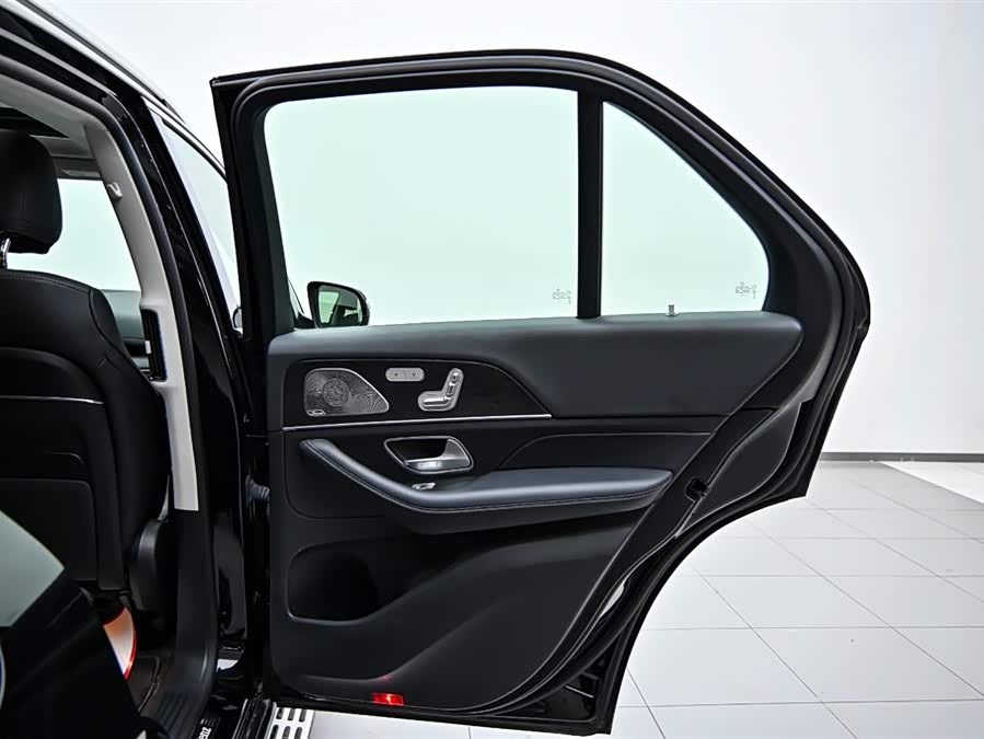 Mercedes-Benz GLE Class 2023 car image #22