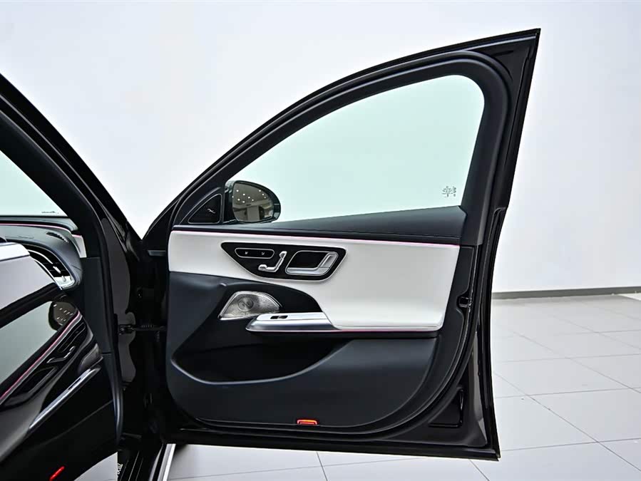 Mercedes-Benz E Class 2023 car image #22