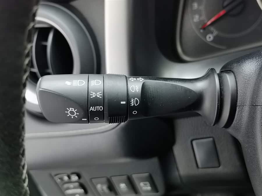 Toyota RAV4 2019 car image #22