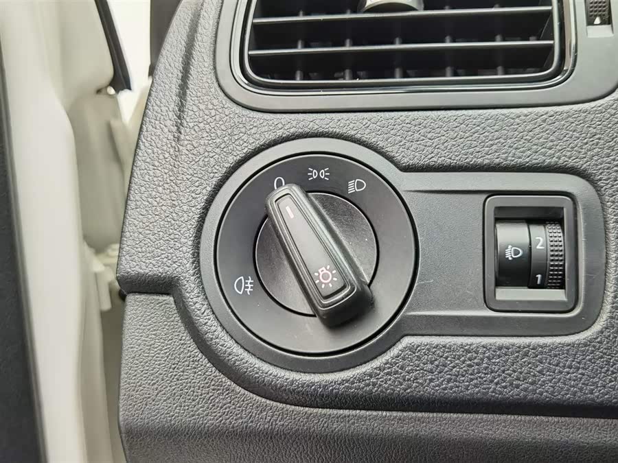 Volkswagen Polo 2016 car image #22