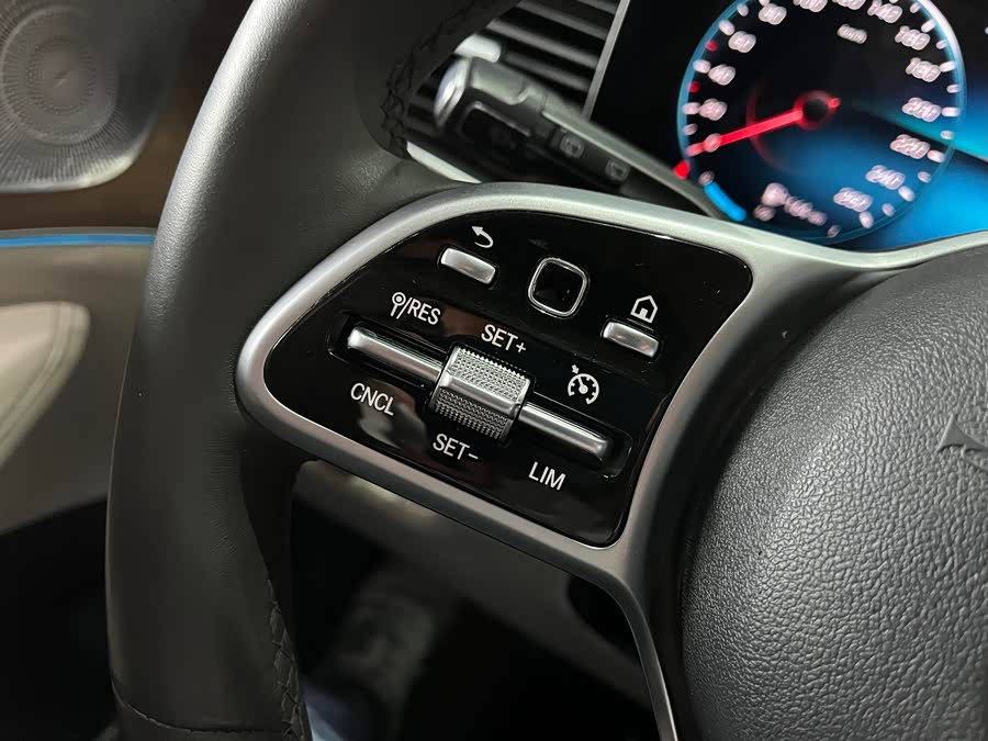 Mercedes-Benz GLE Class 2019 #22 Mercedes-Benz GLE Class 2019 car image #22