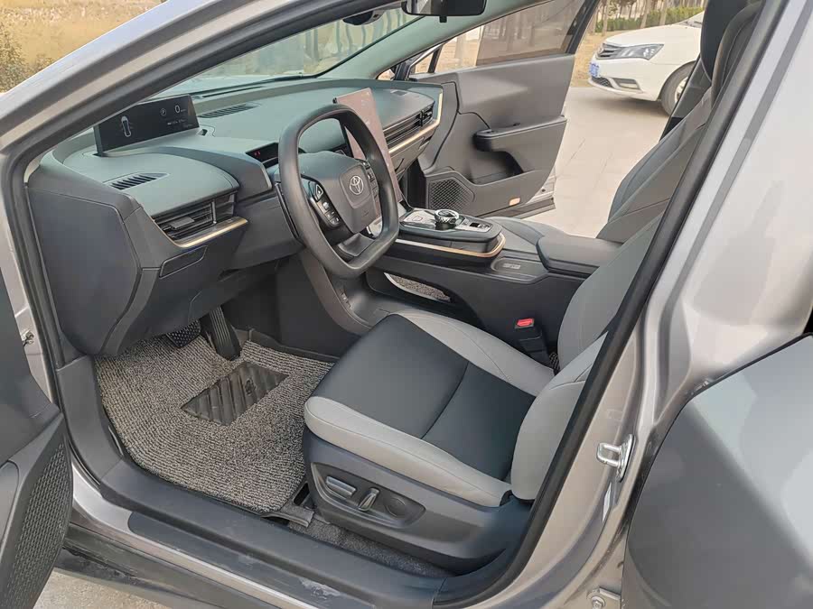 Toyota bZ3 2023 immagine di auto #22