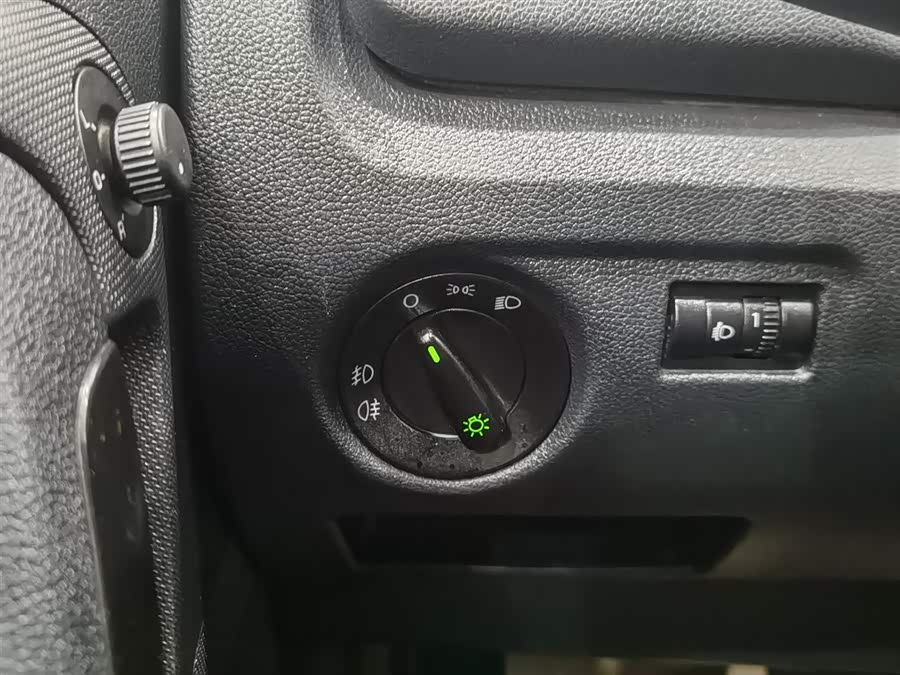 Skoda Fabia 2012 car image #22