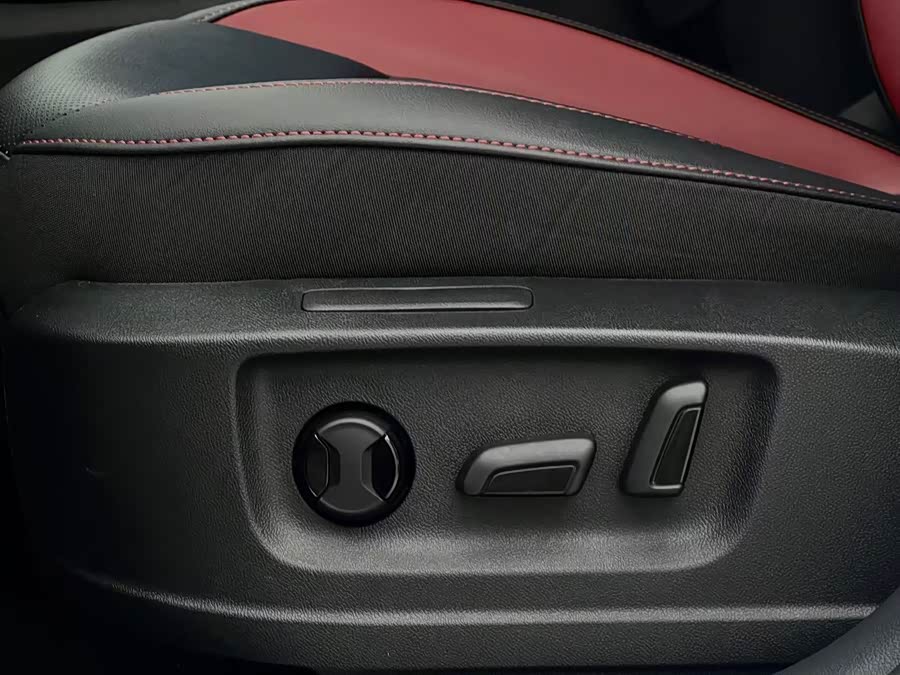 Skoda Karoq 2023 изображение автомобиля #22