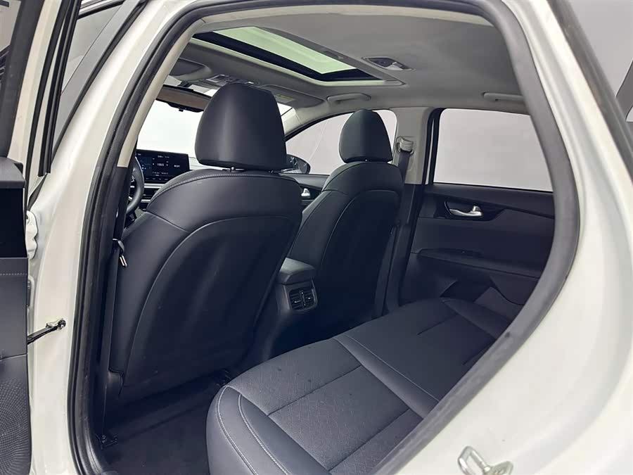Kia K3 2019 car image #22