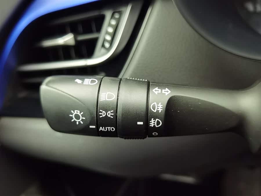 Toyota C-HR 2019 immagine di auto #22