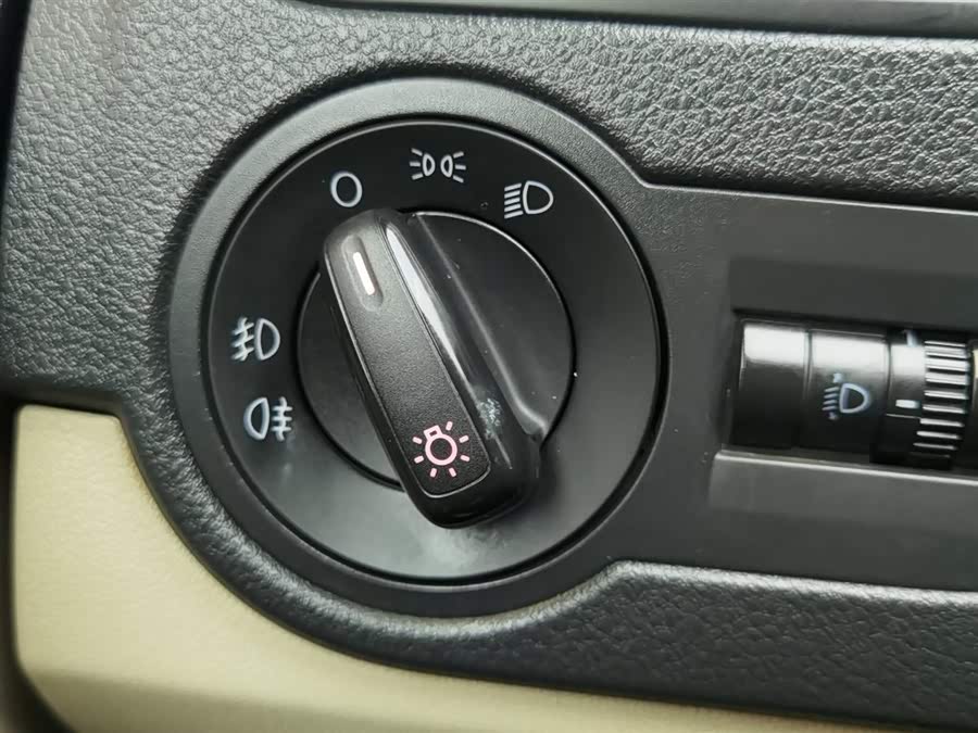 Volkswagen Polo 2012 car image #22