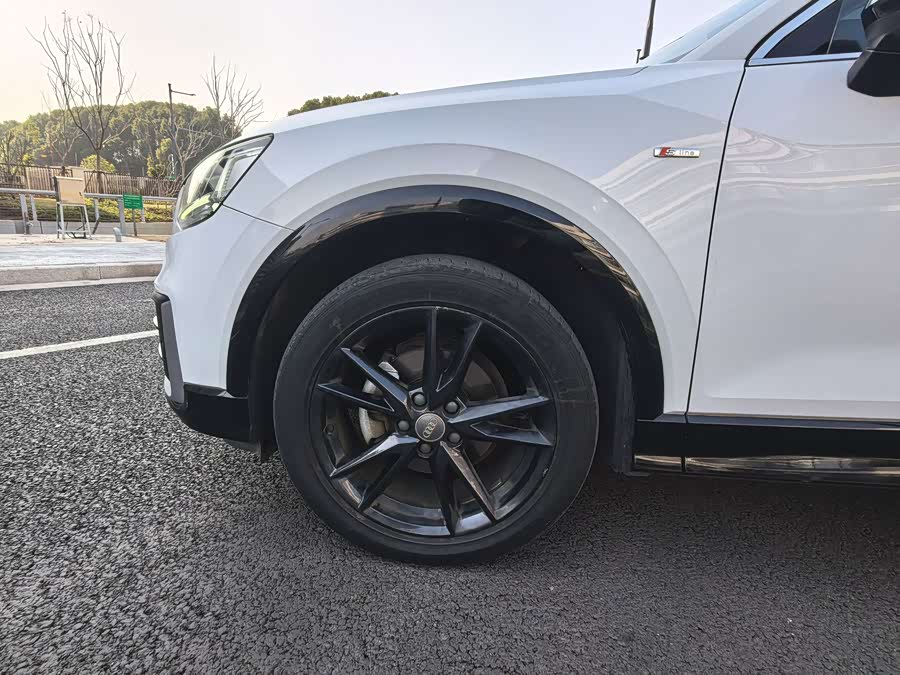 Audi Q2L 2021 car image #22