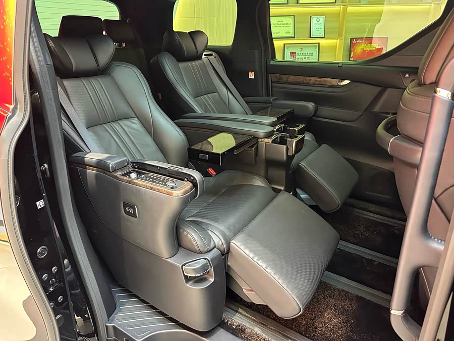 Toyota Alphard 2022 car image #22