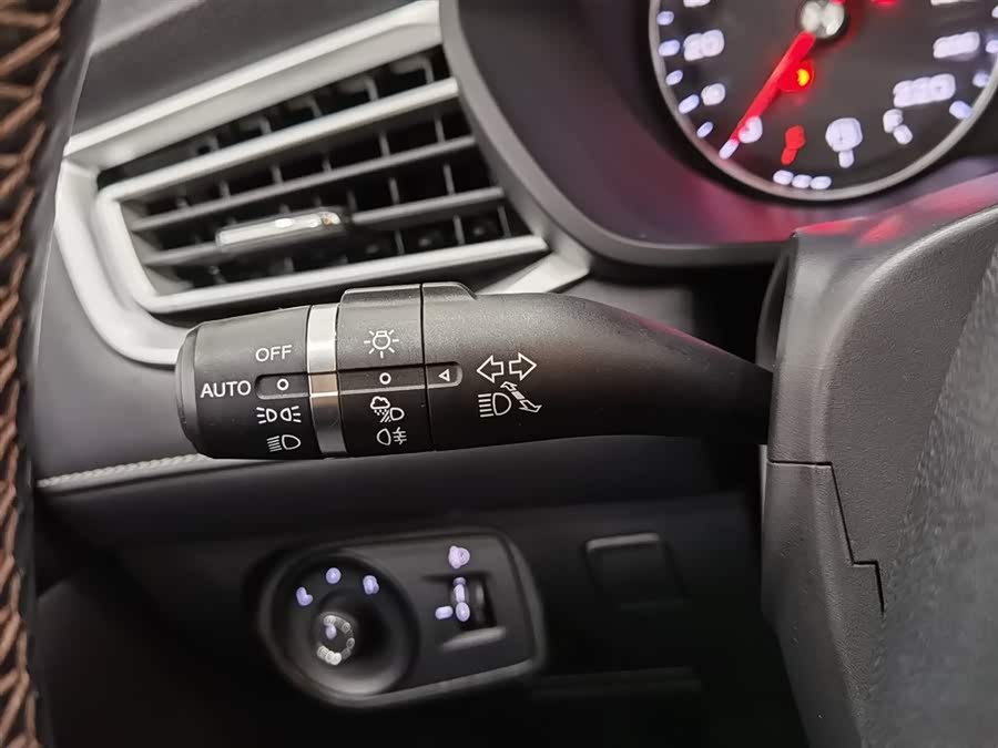 Roewe i5 2020 car image #22
