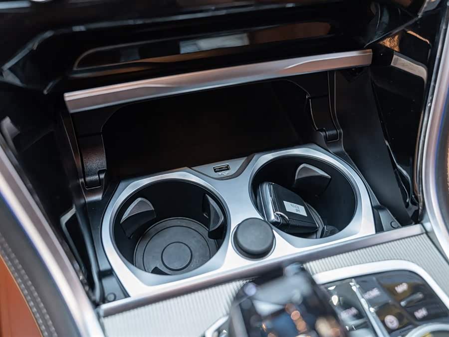 BMW 8 Series 2024 car image #22