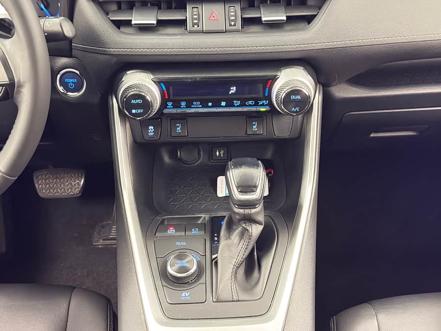 Toyota RAV4 2021 car image #22