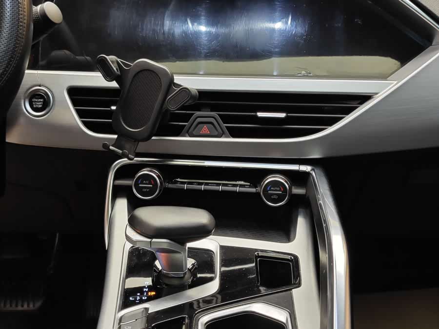 GEELY Tugella New Energy 2020 #22 GEELY Tugella New Energy 2020 car image #22