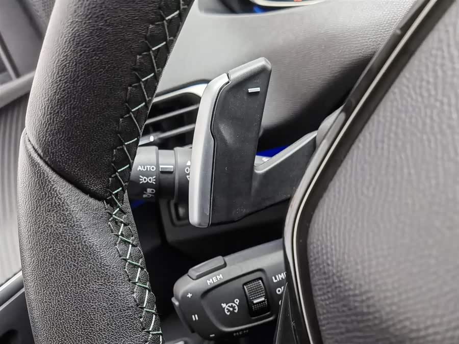 Peugeot 5008 2024 car image #22