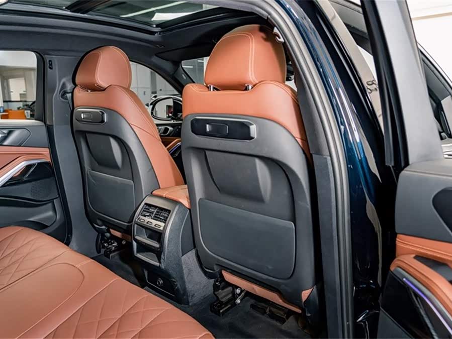 BMW X6 2024 car image #22