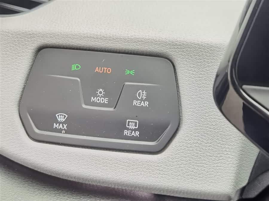 Volkswagen ID.3 2023 immagine di auto #22