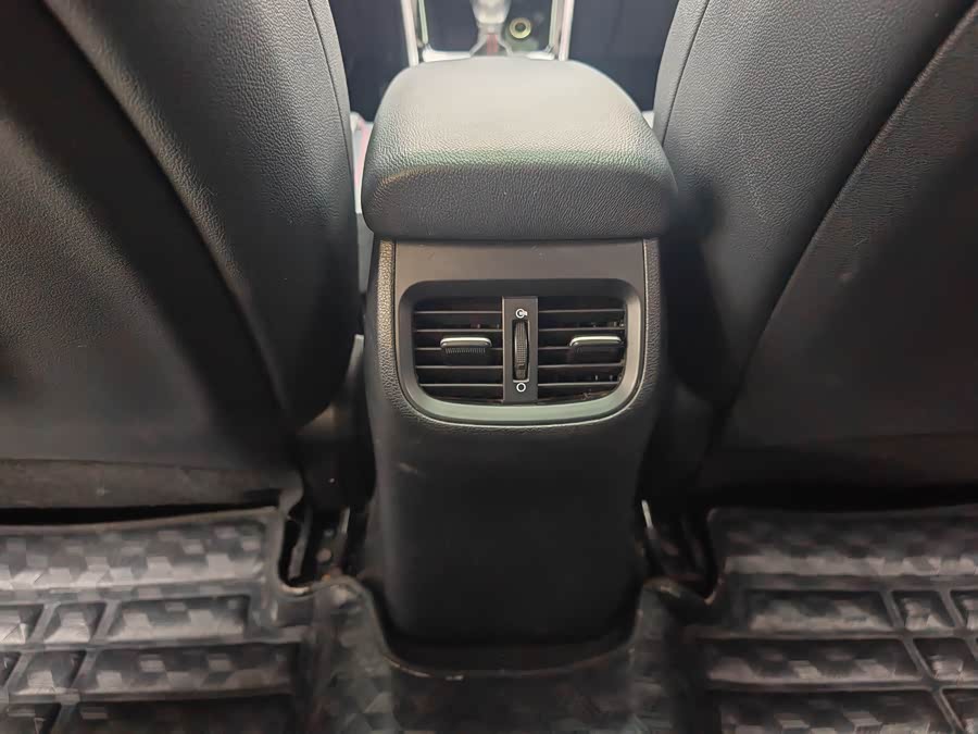 Kia K3 2020 car image #22