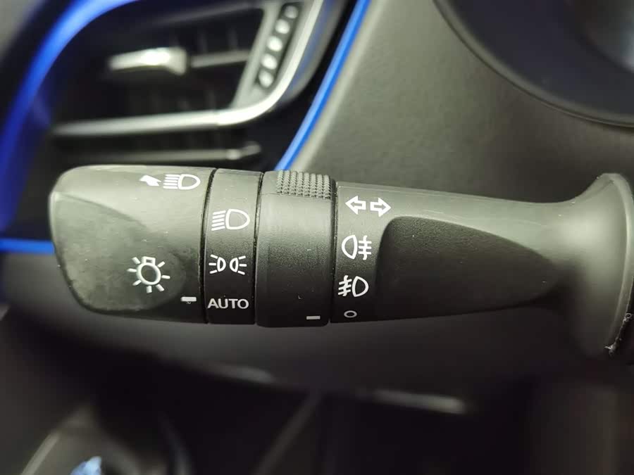 Toyota C-HR 2019 immagine di auto #22