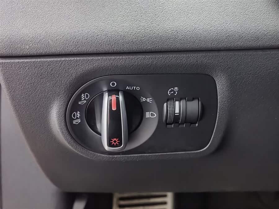 Audi TT 2012 car image #22