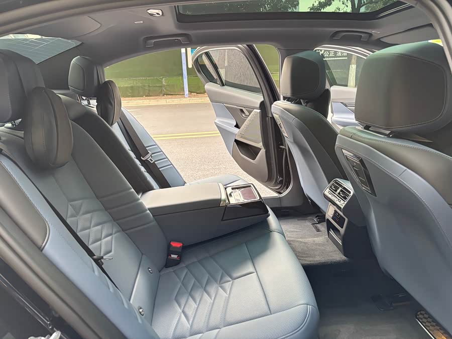 BMW i5 2024 #22 BMW i5 2024 car image #22
