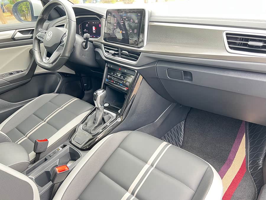 Volkswagen T-Roc 2023 car image #22