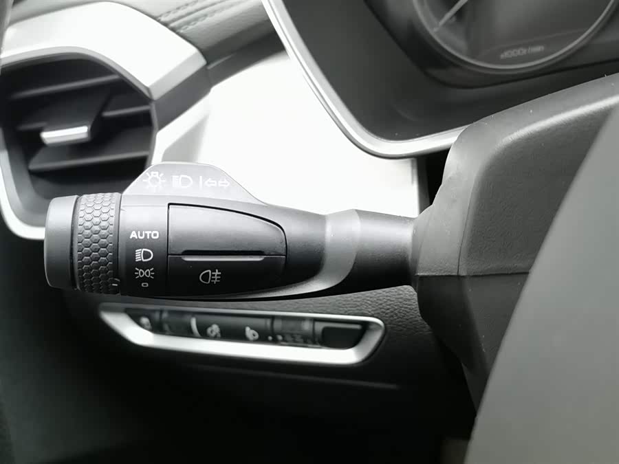 GEELY Coolray 2025 car image #22