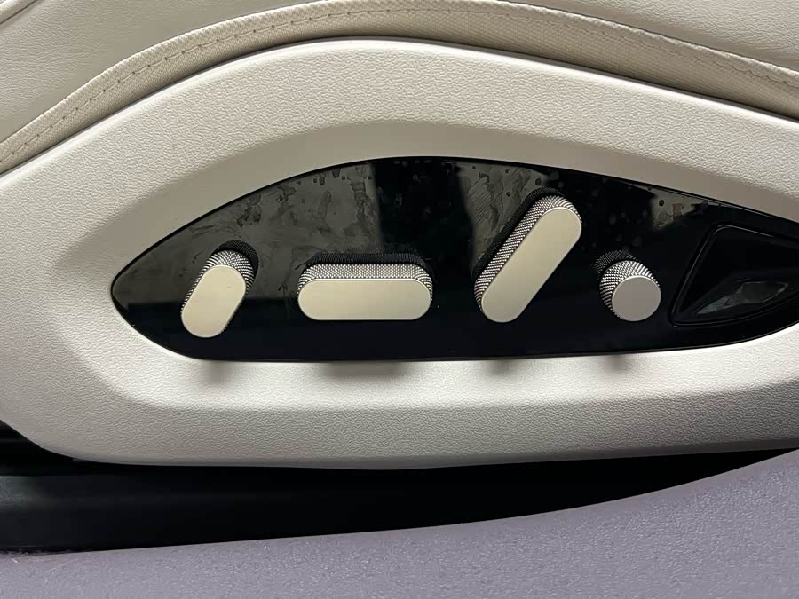 阿维塔 阿维塔06 2025 汽车图片 #22