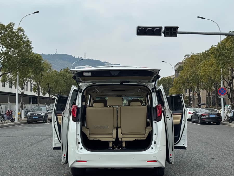 Toyota Alphard 2017 изображение автомобиля #22