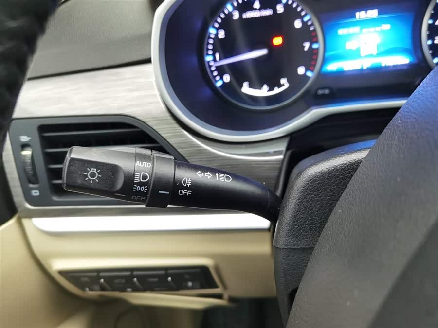 GEELY Emgrand 2017 car image #22