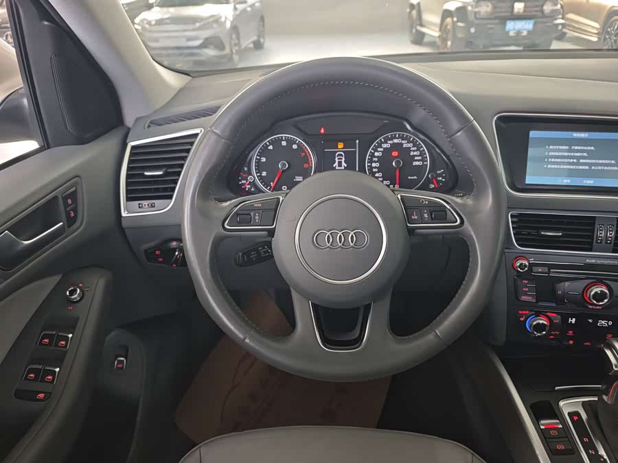 Audi Q5 2015 изображение автомобиля #22