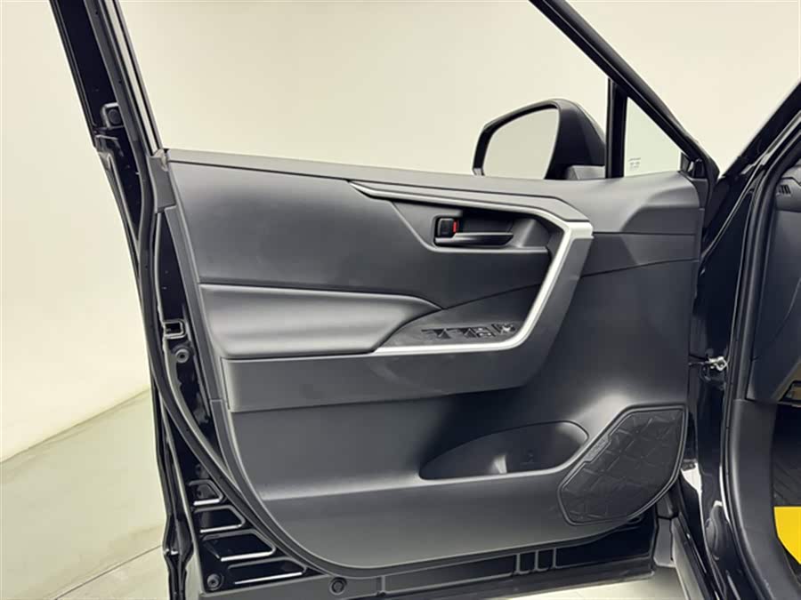 Toyota RAV4 2022 car image #22