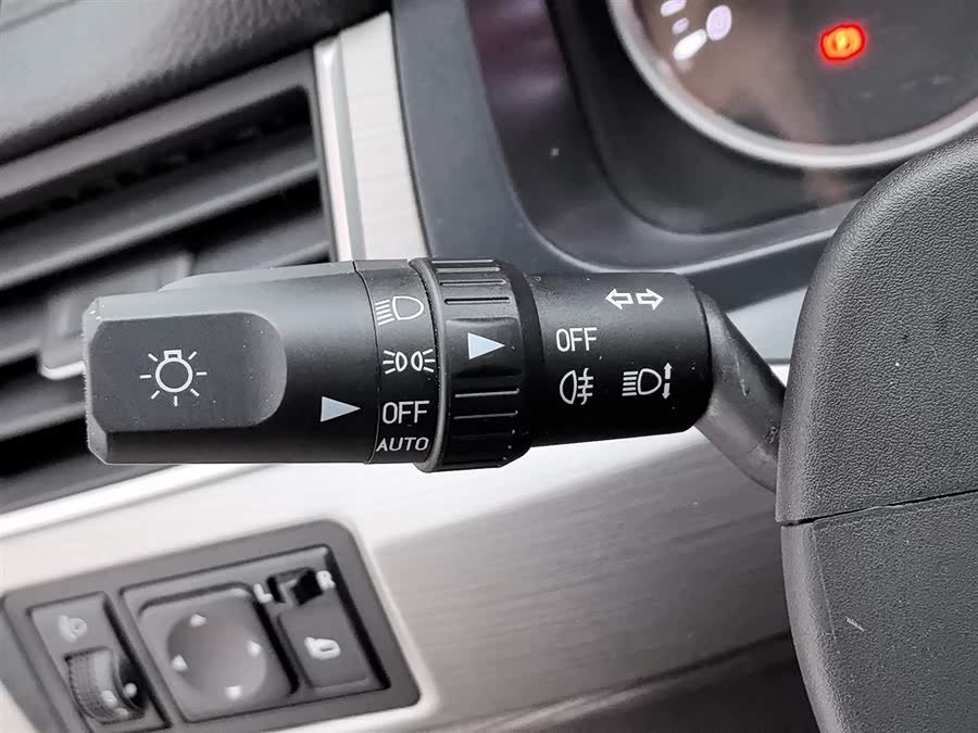 Forthing T5 2024 immagine di auto #22