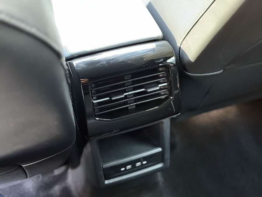 Volkswagen ID.4 X 2022 immagine di auto #22