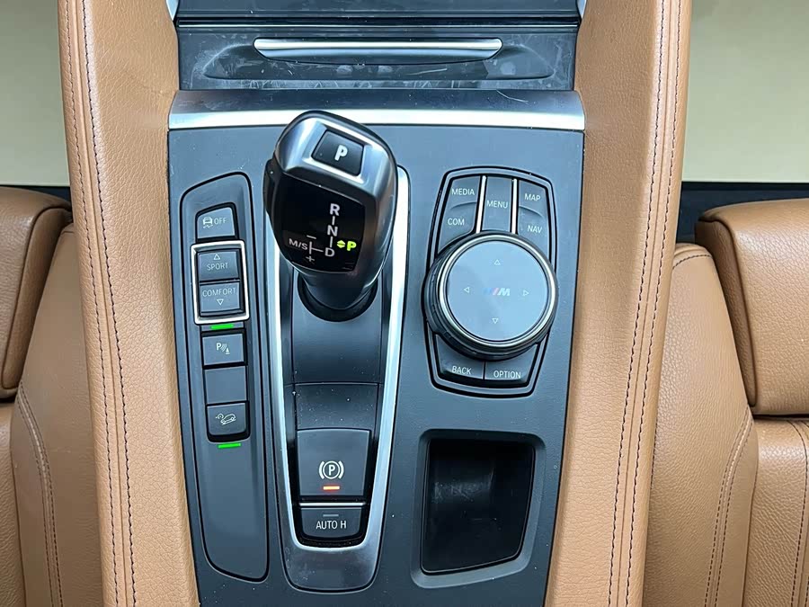 BMW X6 2018 imagem de carro #22