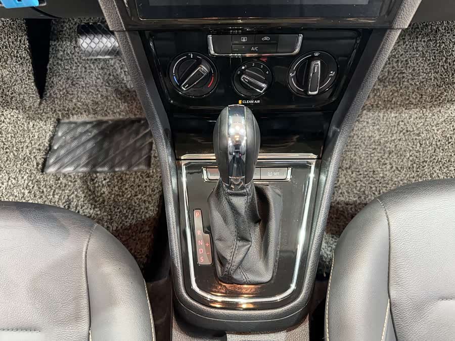 Volkswagen Bora 2017 car image #22
