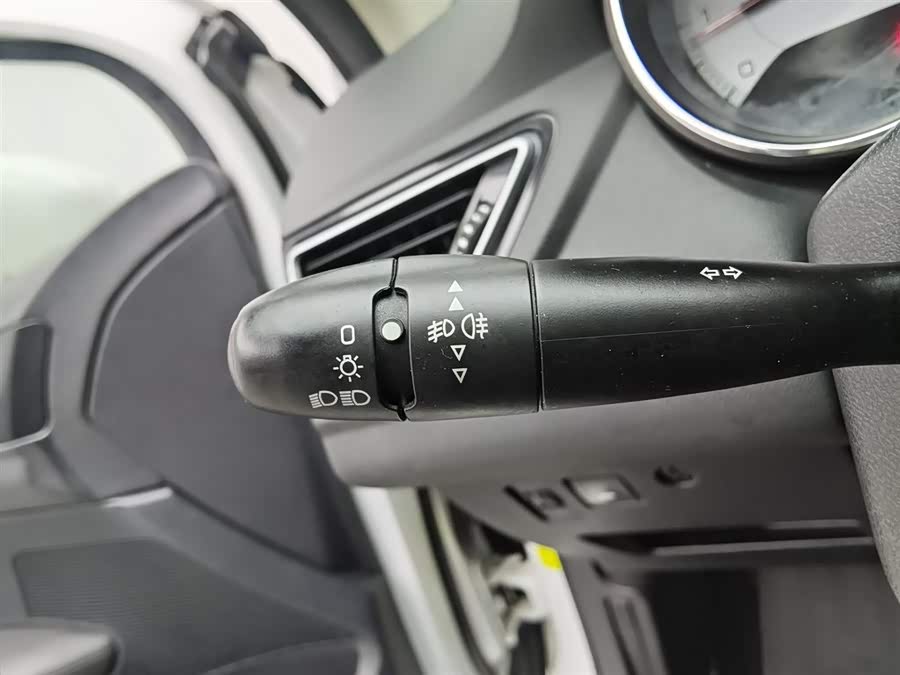Peugeot 308 2015 car image #22