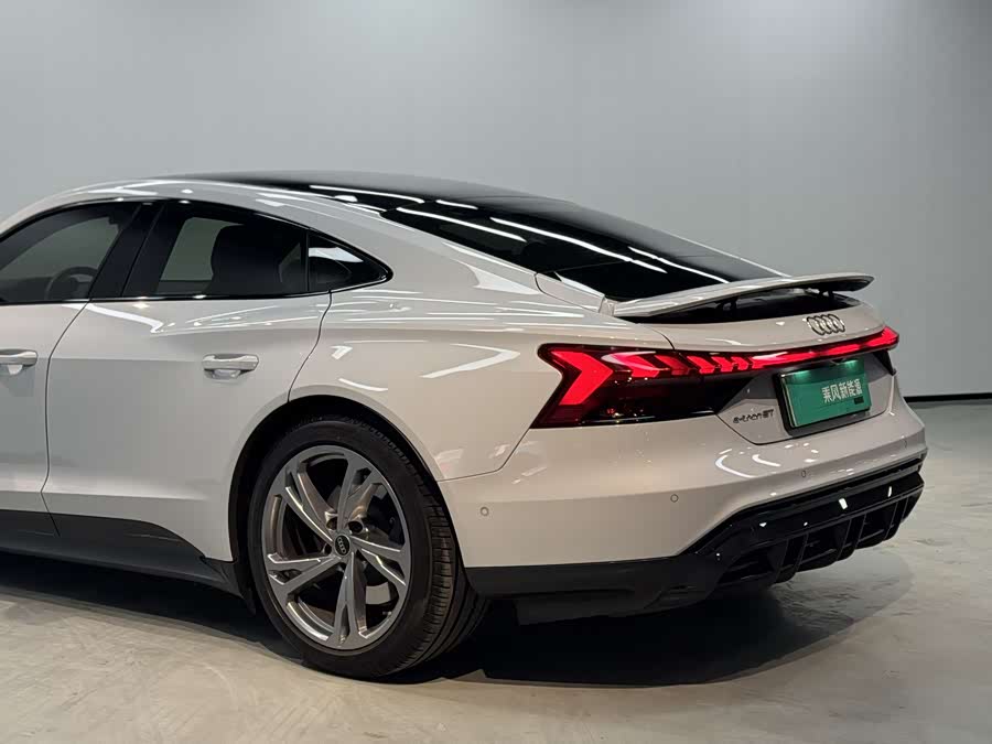 Audi e-tron GT 2024 image de voiture #22