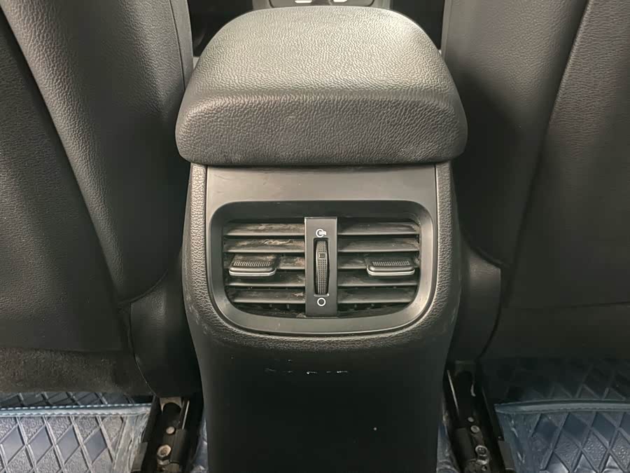Kia K3 2022 car image #22