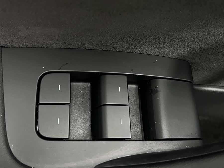 Tesla Model Y 2022 car image #22
