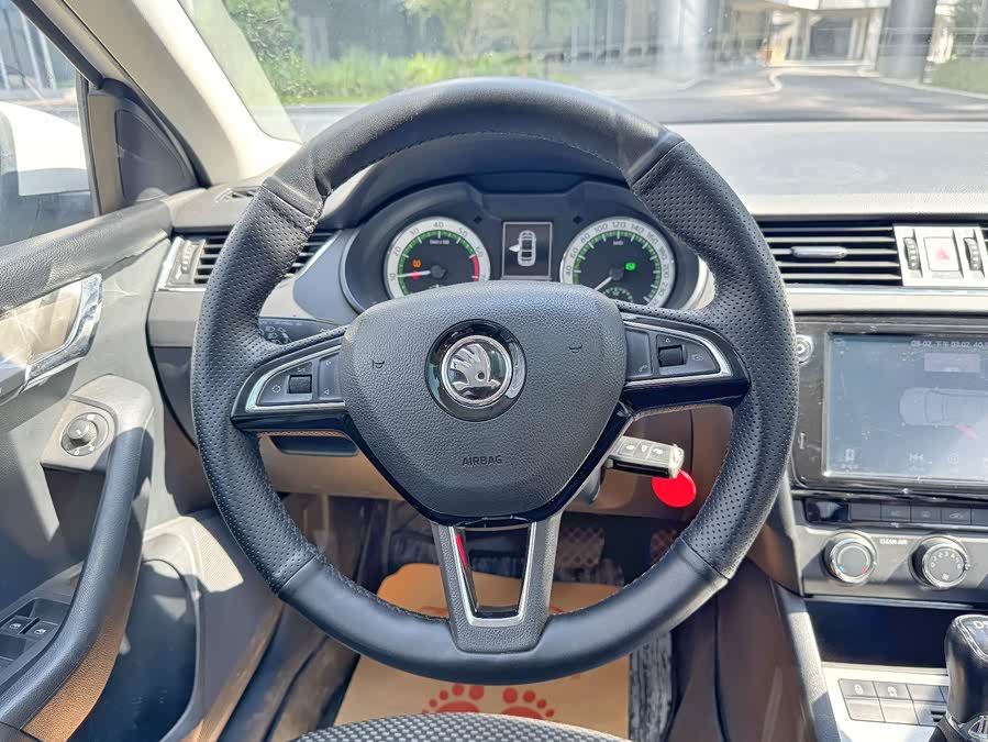 Skoda Octavia 2022 car image #22