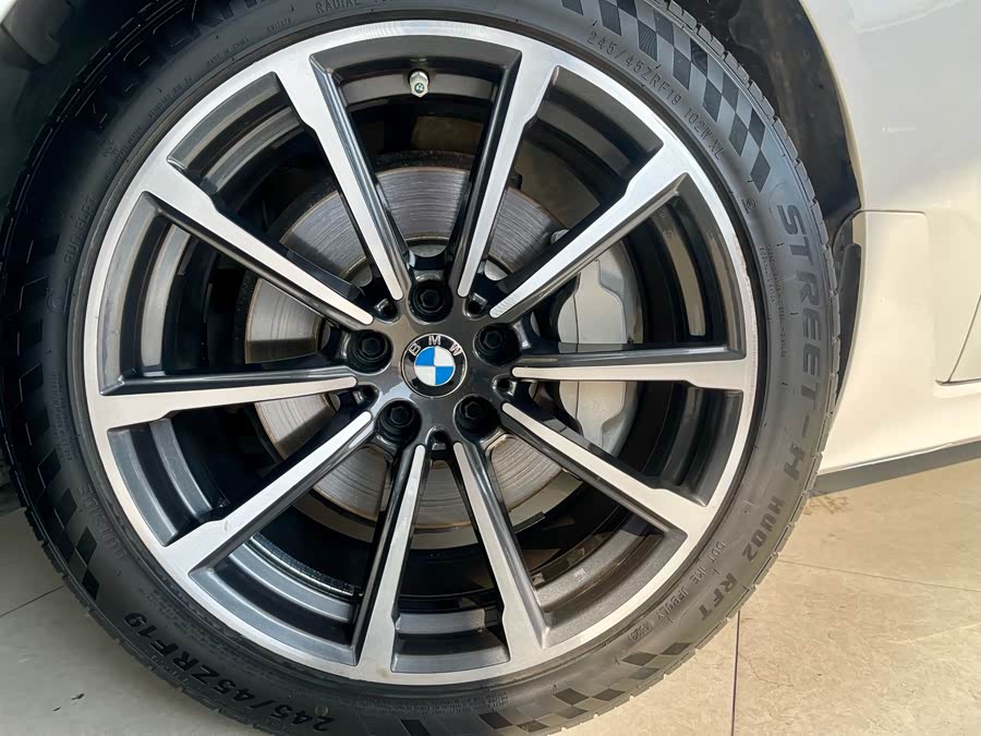 BMW 6 Series GT 2022 #22 BMW 6 Series GT 2022 car image #22