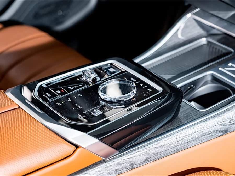 BMW i7 2025 car image #22